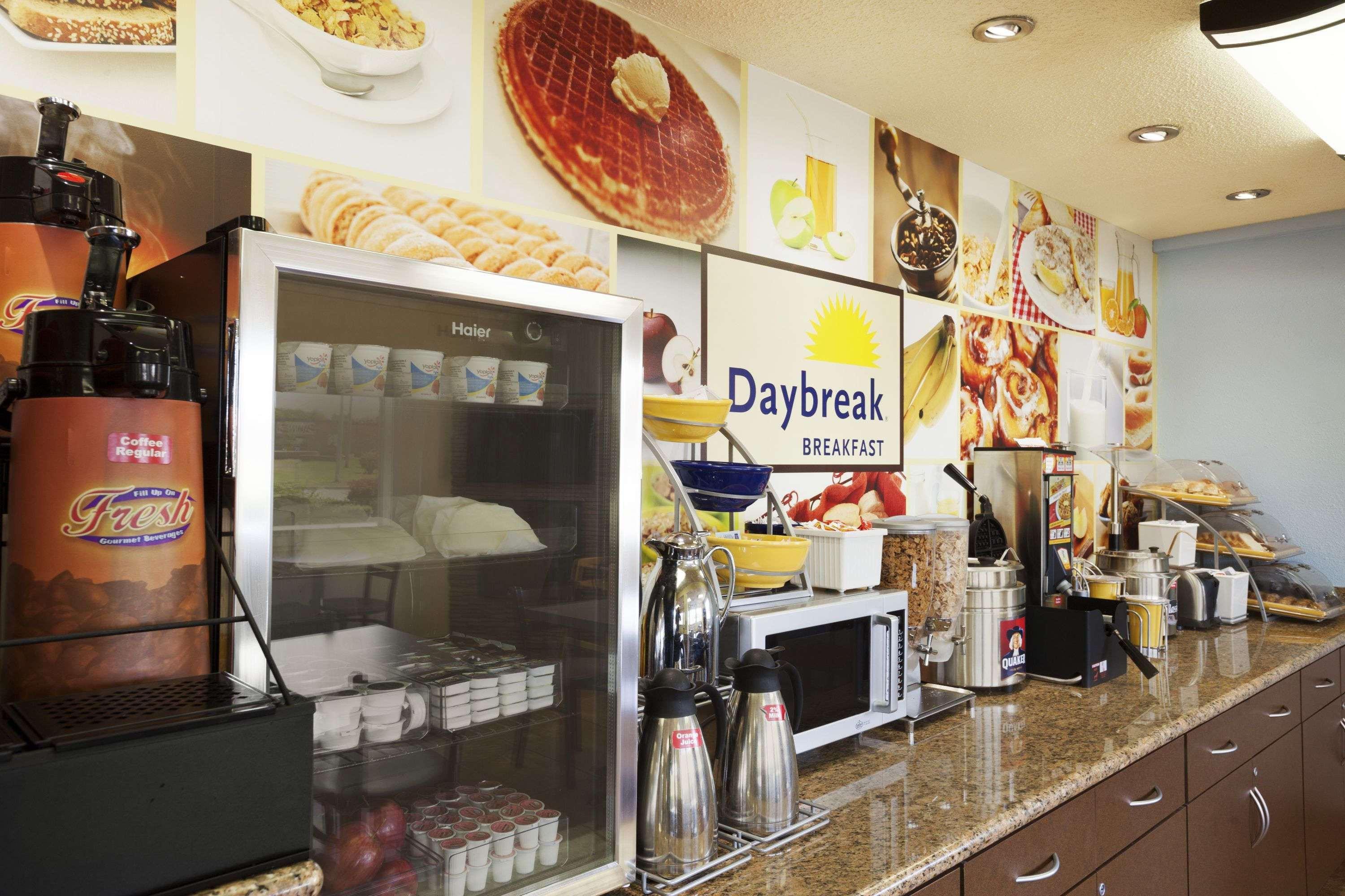 Days Inn By Wyndham Champaign/Urbana Εξωτερικό φωτογραφία