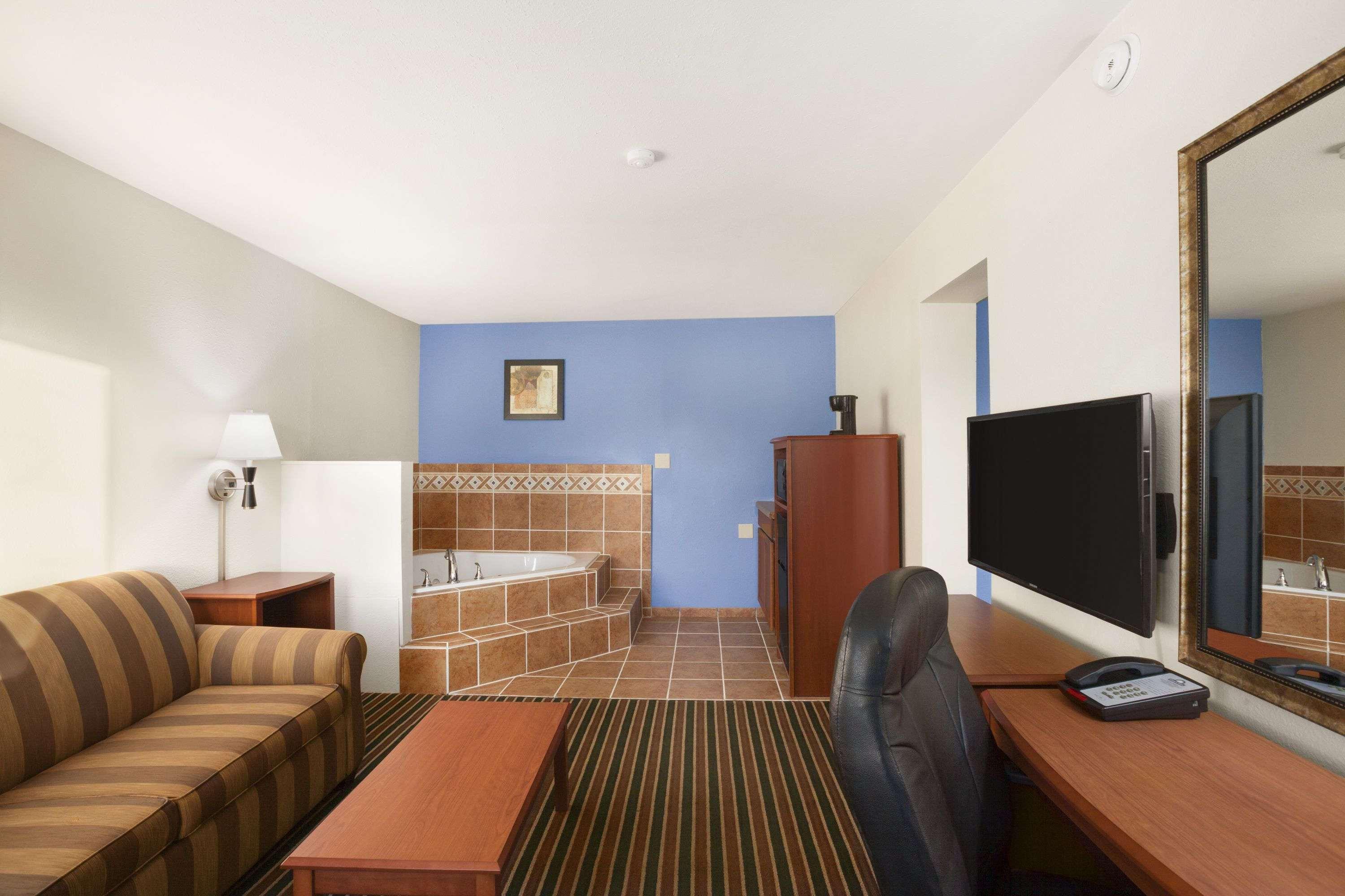 Days Inn By Wyndham Champaign/Urbana Εξωτερικό φωτογραφία