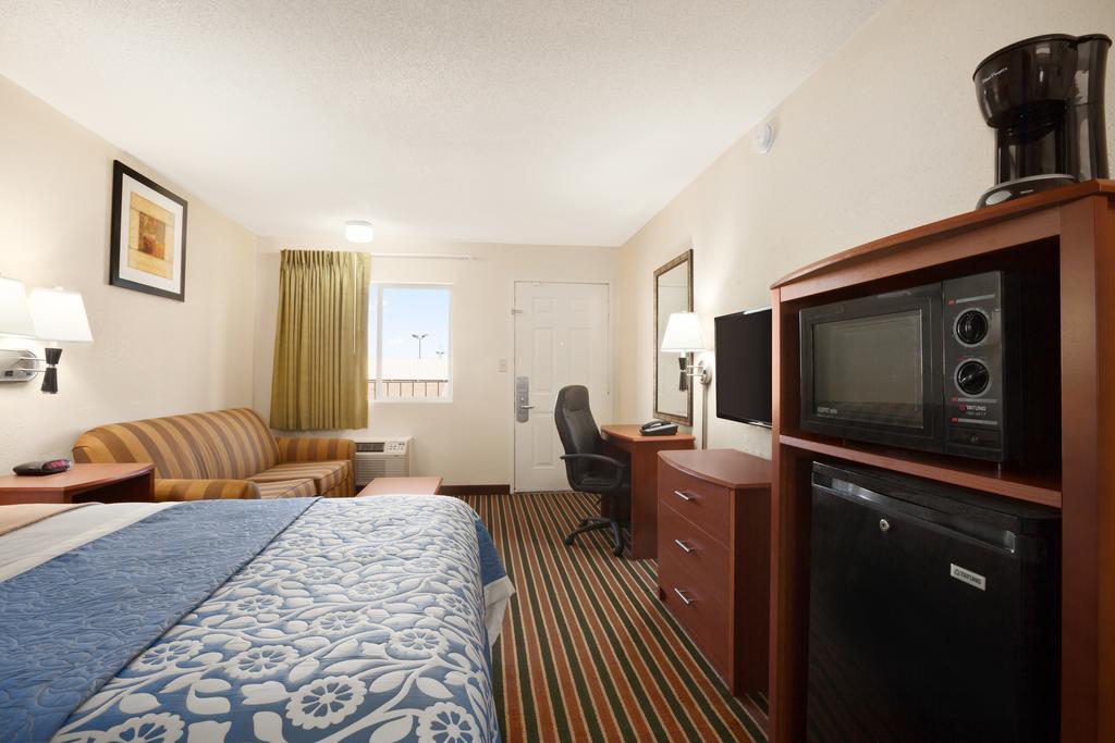 Days Inn By Wyndham Champaign/Urbana Εξωτερικό φωτογραφία