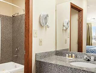 Days Inn By Wyndham Champaign/Urbana Εξωτερικό φωτογραφία